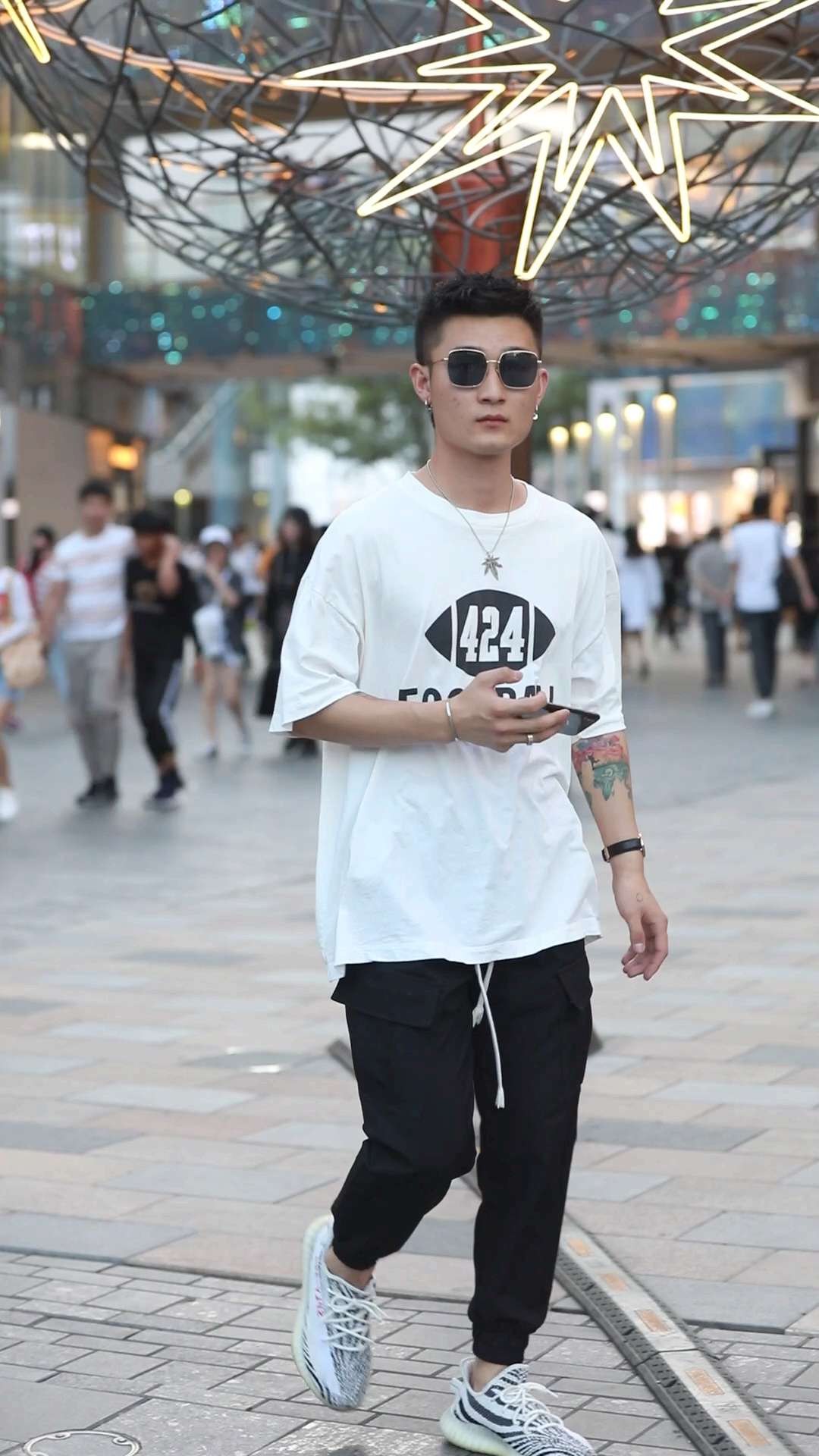 三里屯街拍,小哥哥以为拍别人