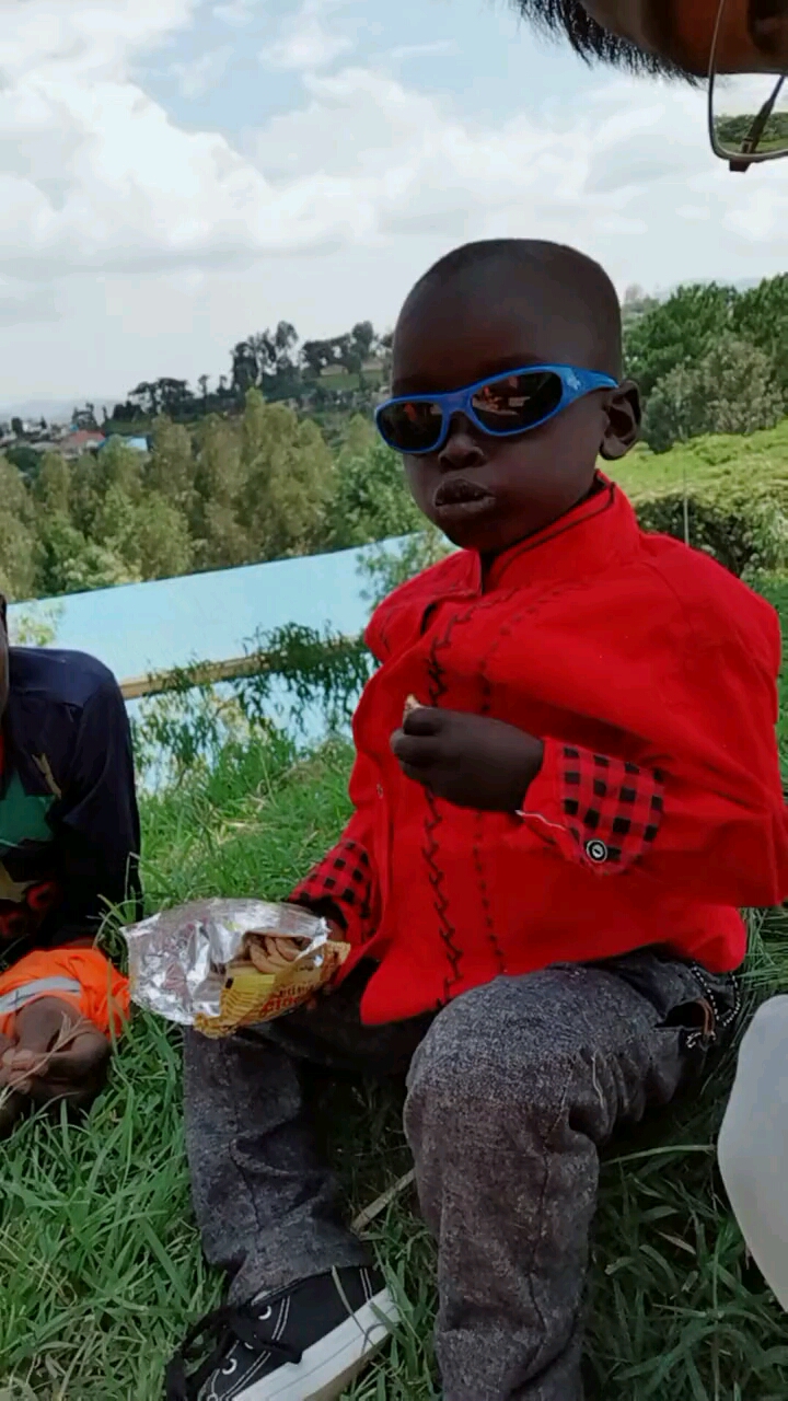 哪个酋长的儿子吗?又酷又帅,仔细一看原来是铁蛋