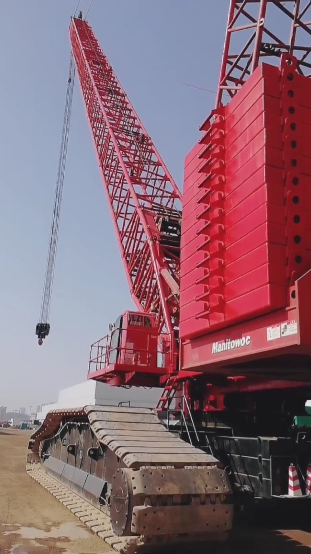 工程机械#大吊机,很霸气,猜猜能吊多少吨?