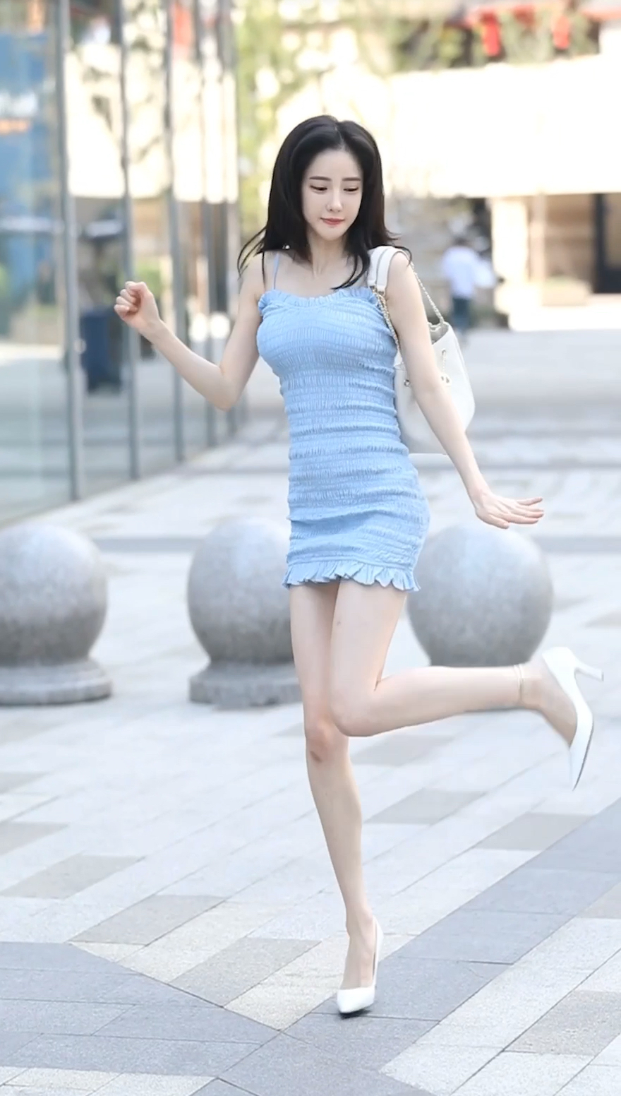 十一出游记#美女小姐姐膝盖是肿么了?疼吗