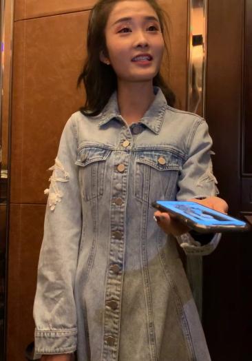 预约【薇3322321339】 00:08酒店电梯偶遇模特小姐姐 3万 婷儿很ok 00