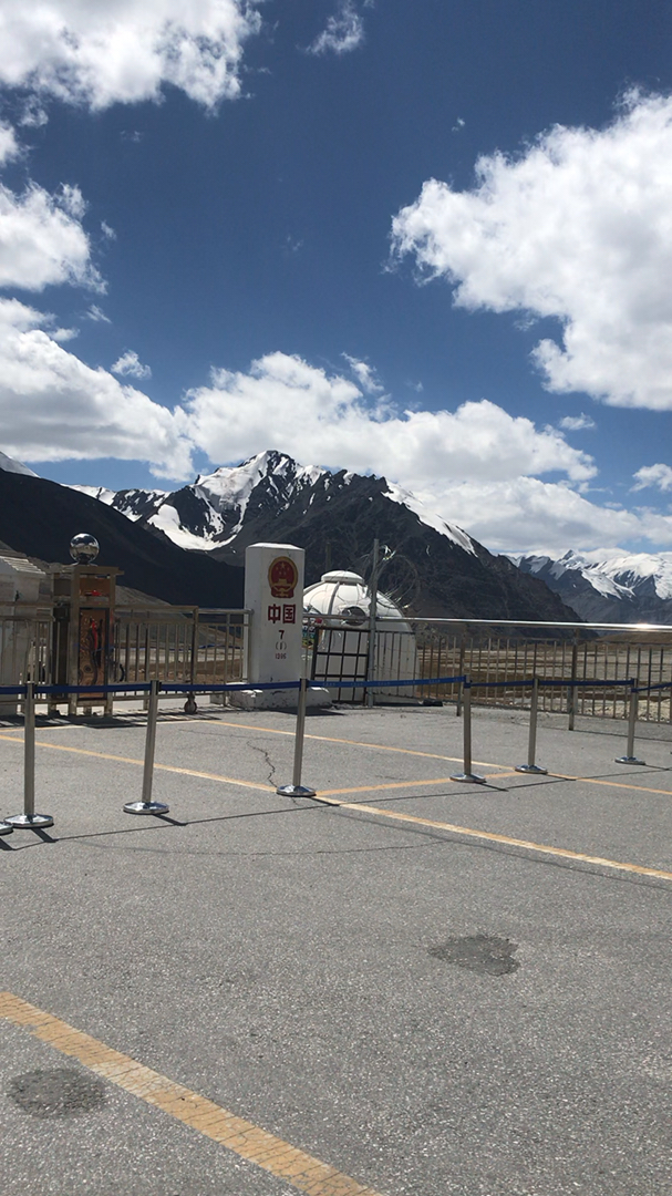 中巴界碑