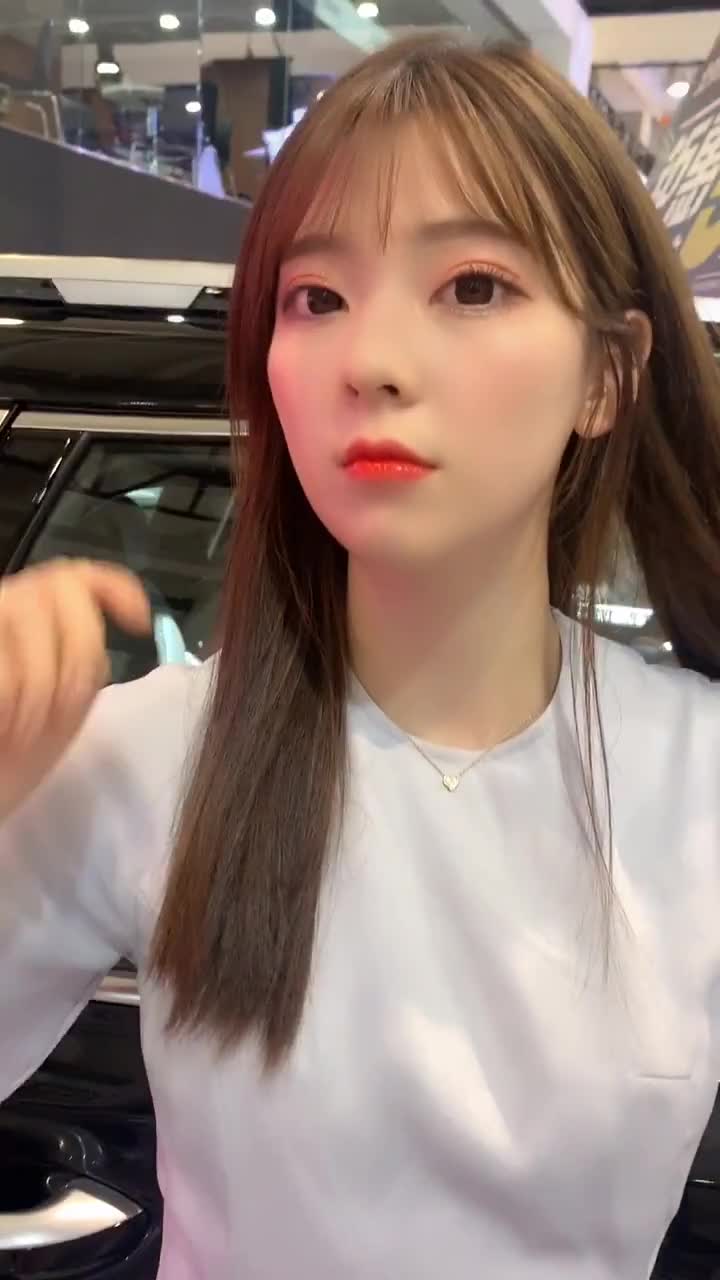 春晓本人从头看到脚,脸圆七分财,不富也镇宅