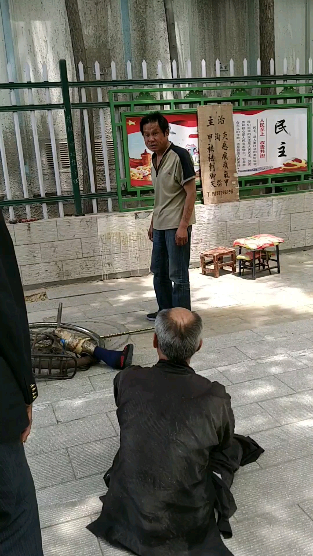 上街区的小偷小摸,流氓无赖街混子.