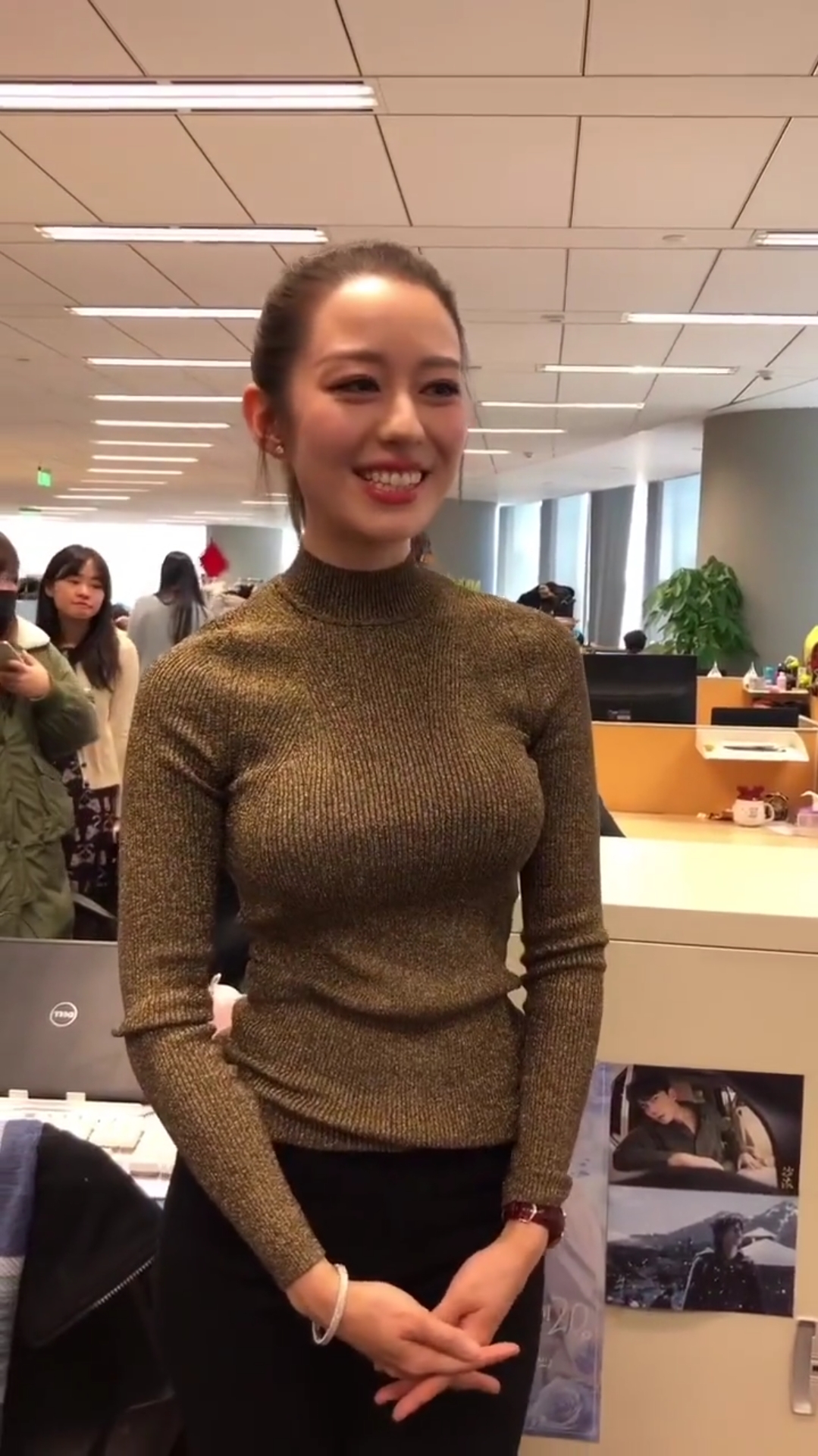 朗朗老婆吉娜#钢琴家朗朗的老婆身材太完美了!