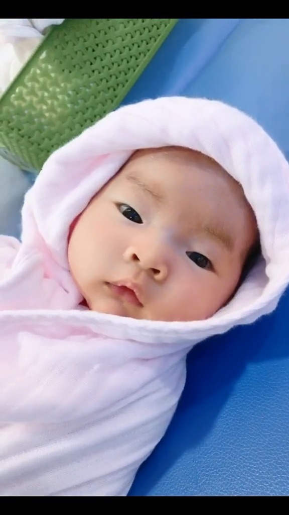 家有萌宝#46天的小宝贝儿,一放下就醒抱起来就睡,谁要抱走吧,熬不动