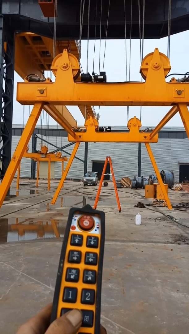 行车吊具液压开合