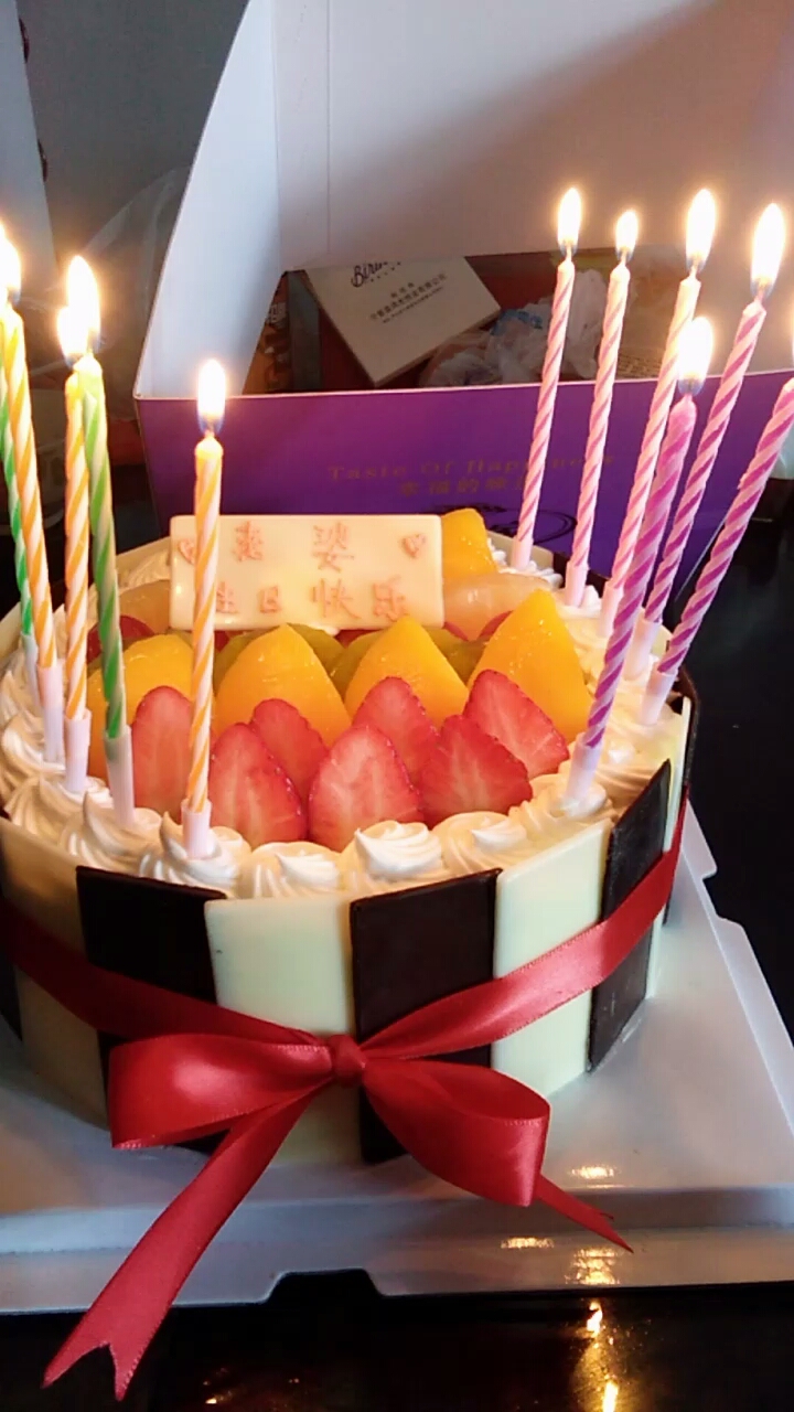 今天是我37岁生日,有爱人陪着一起过,幸福不过如此.