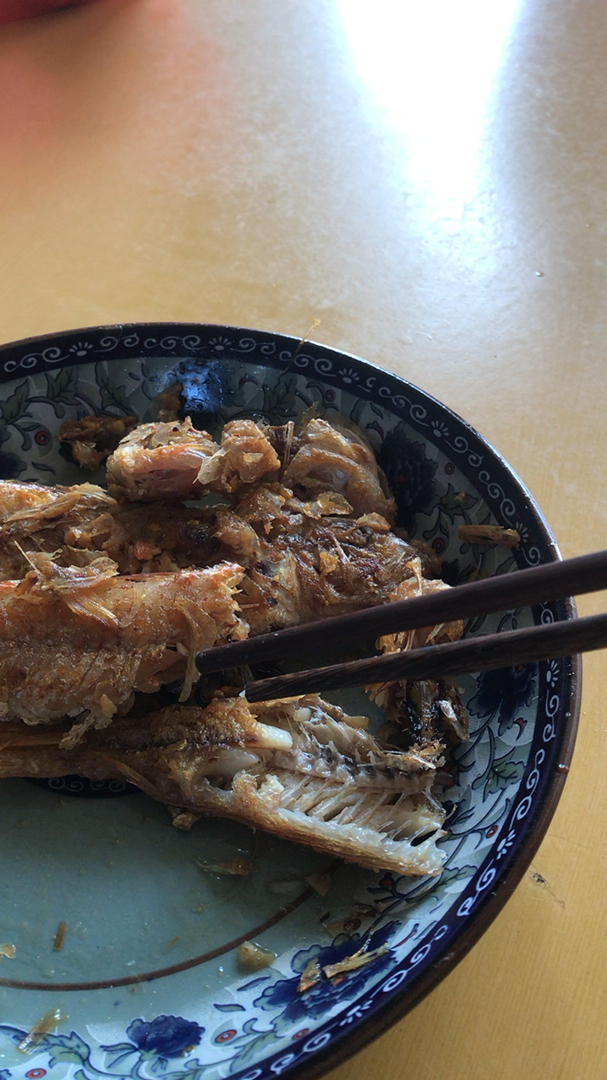 美食记#咸鱼配白粥味道真的好,就是筷子不原意
