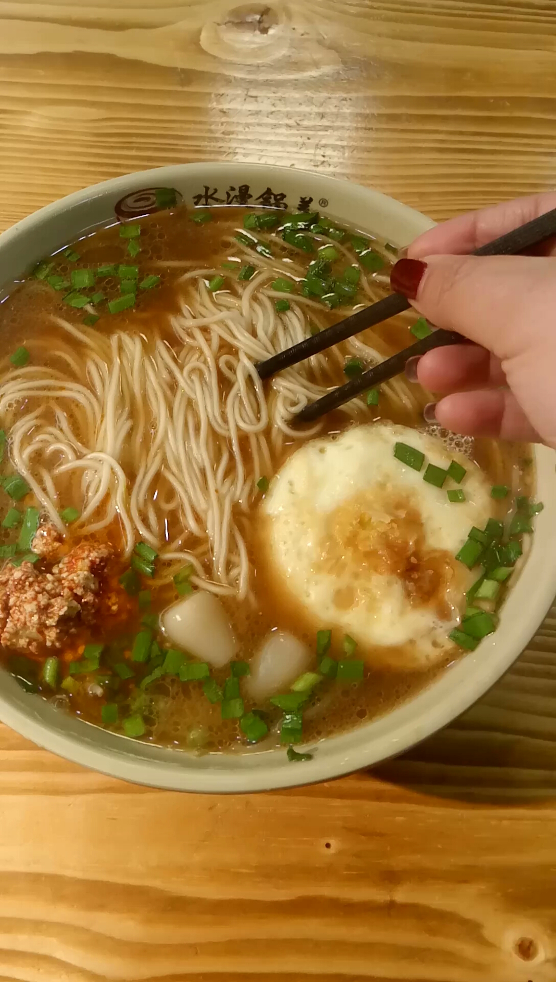 晚餐,一大碗鸡蛋面