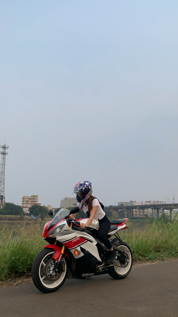 酷毙了的美女骑大排量#雅马哈