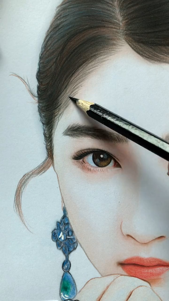 看封面的半张脸,你能猜出我画的是谁嘛