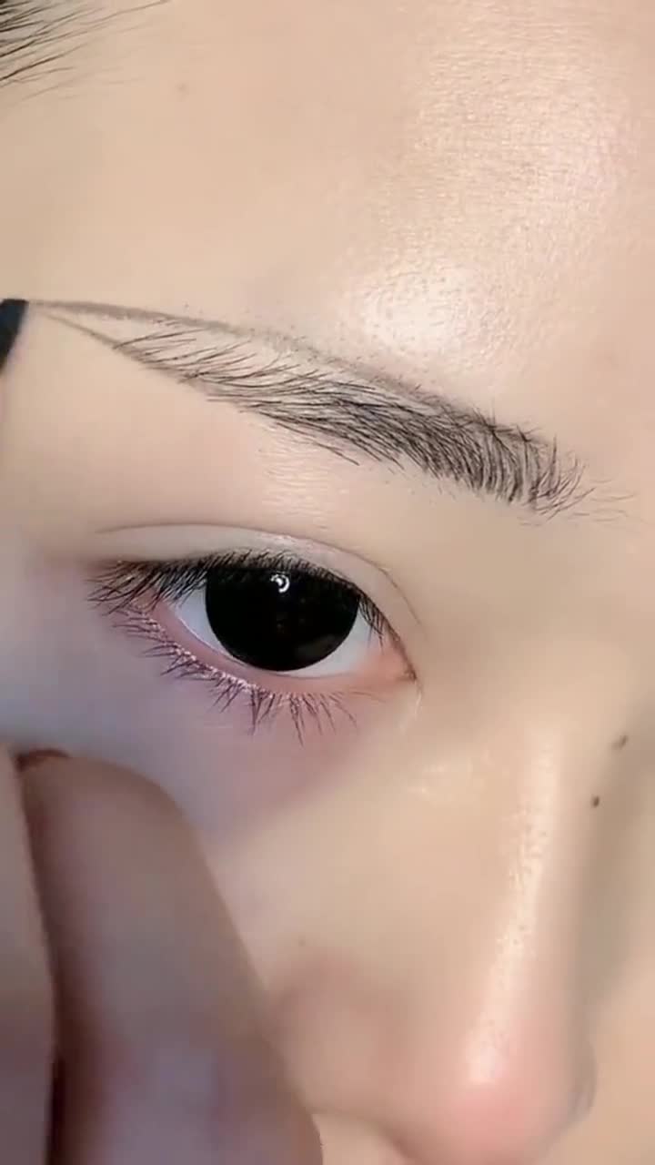 女生画剑眉,闺蜜作死尝试,你要是男生就好了!