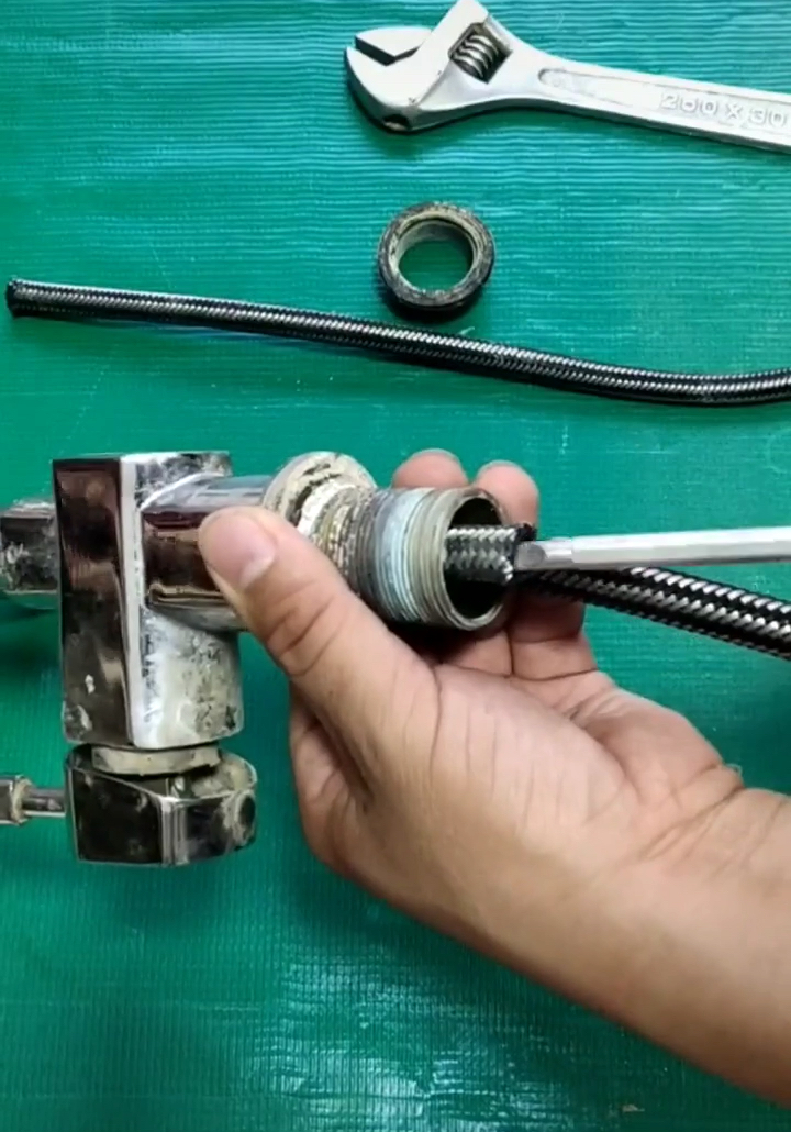 水龙头软管更换小技巧