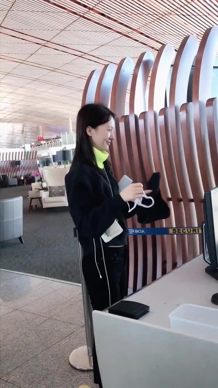 记录生活#金晨侧面看也很好看,你觉得呢