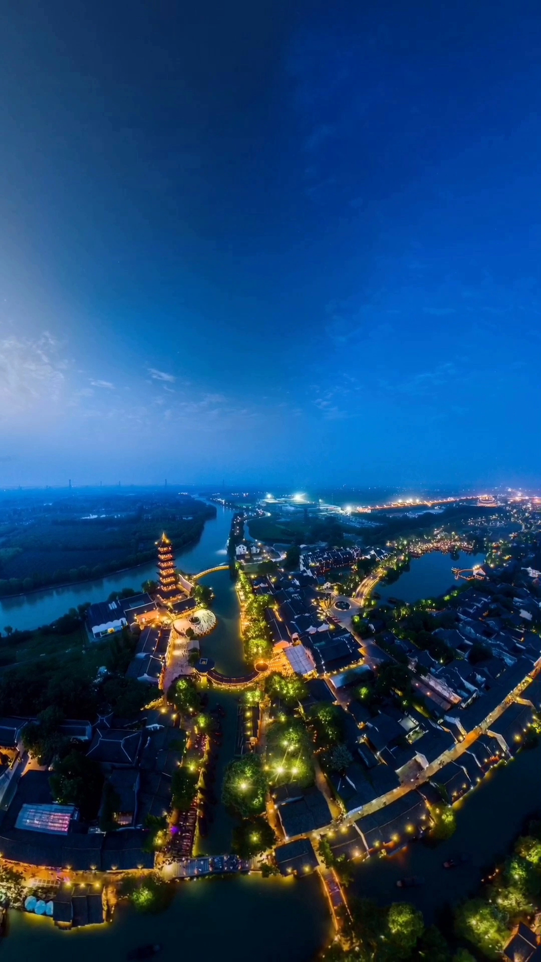 我的私藏景点#浙江·江南水乡乌镇夜景:月明乌镇桥边夜,梦里犹呼起看
