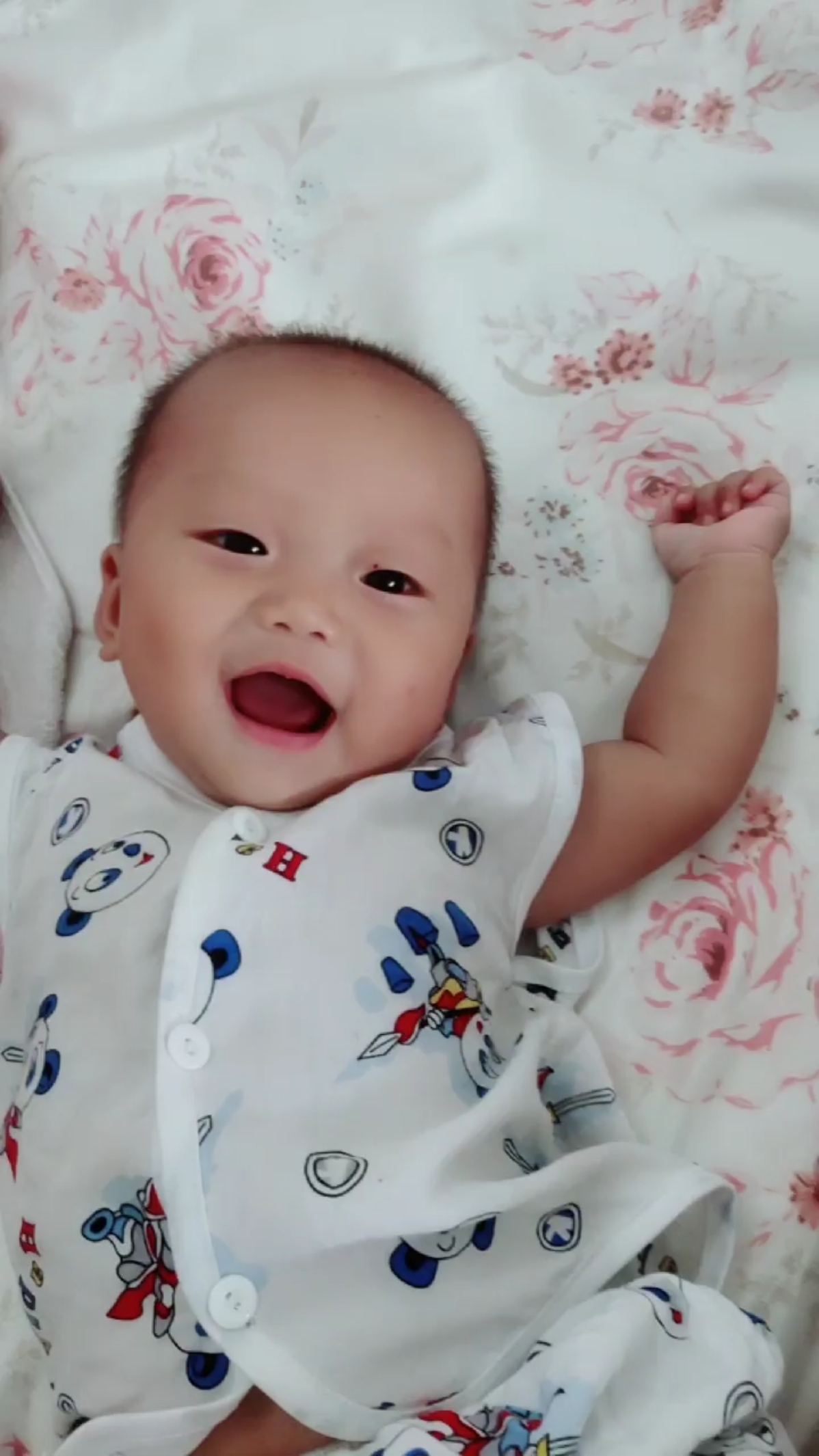 小屁孩不睡午觉,还这么高兴