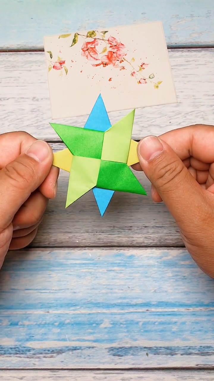 手工折纸会变形的小飞镖好玩不伤人