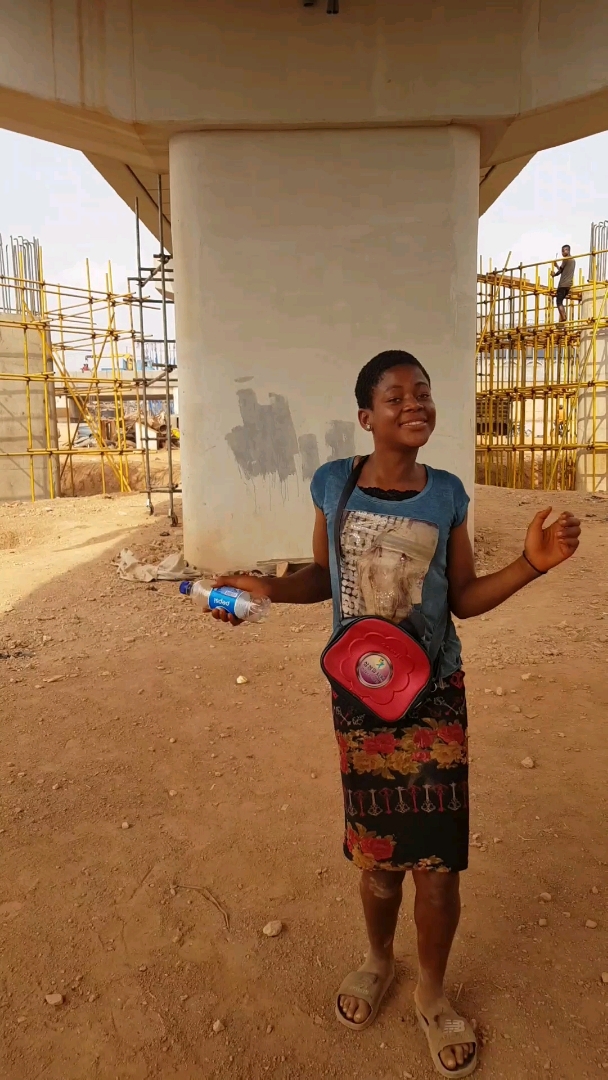 爱跳舞的非洲小黑妹!