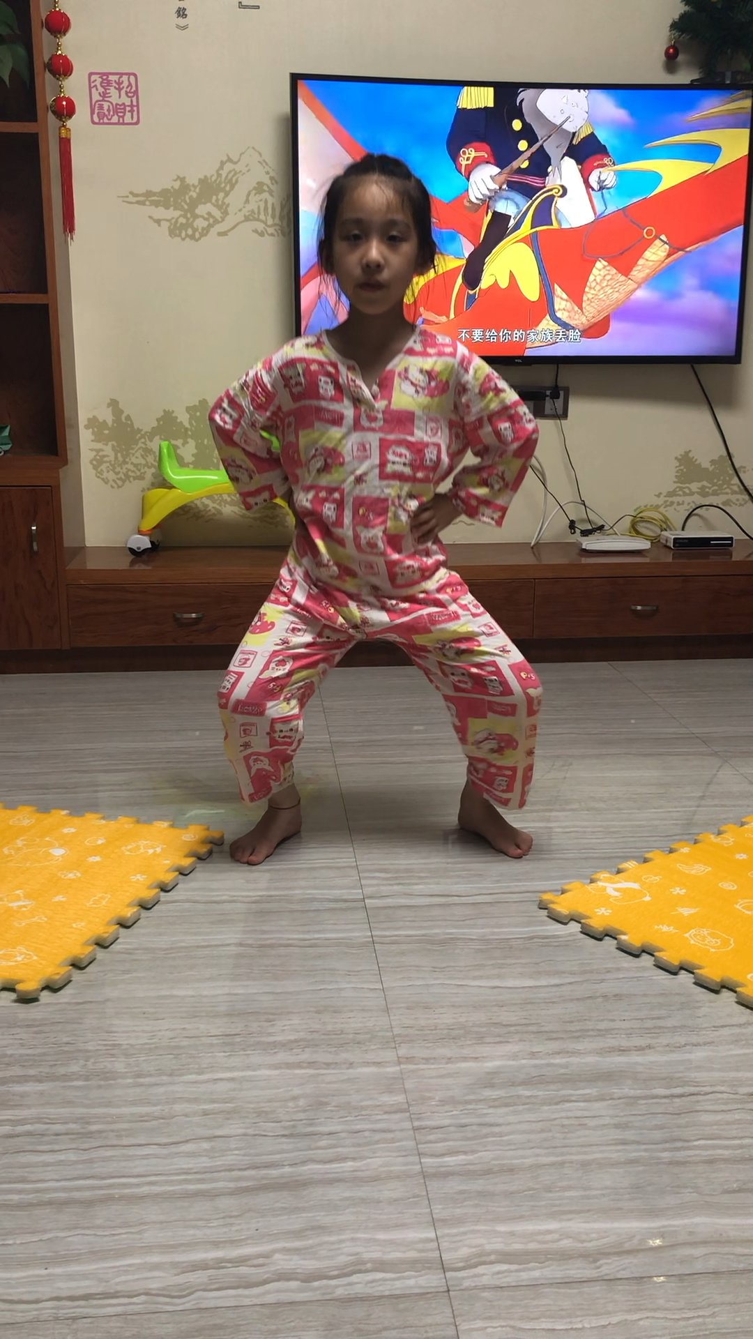 看她练习蛙跳步我怎么好想笑呢