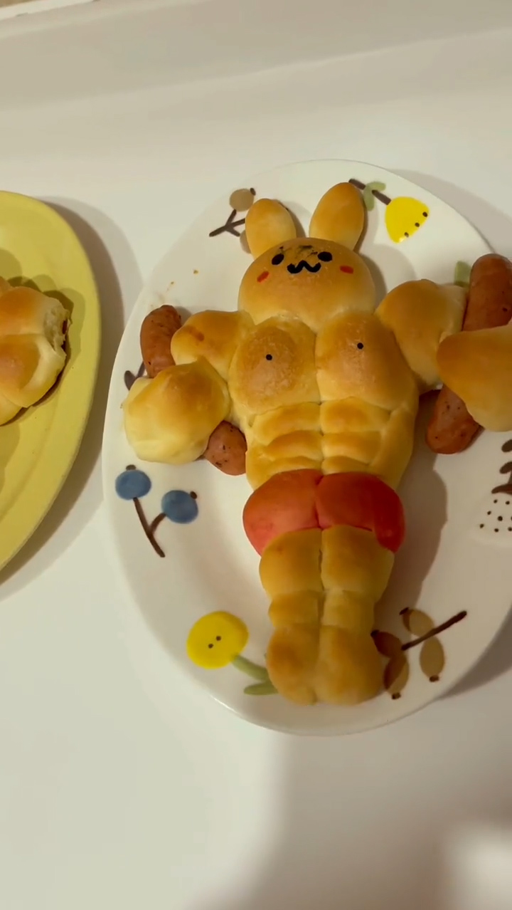 自制美食#哇塞,宝贝做的这个猛男肌肉兔,真的太香了