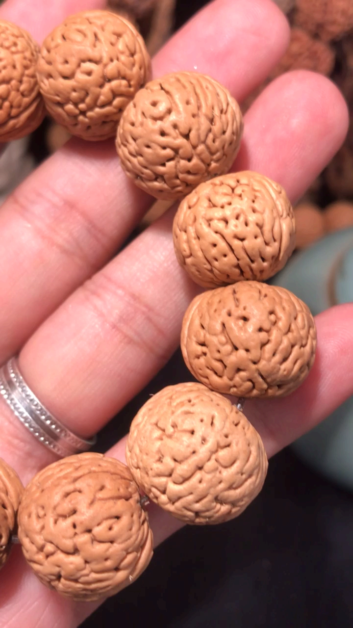 文玩核桃#蚂蚁纹凤尾脐,桃核手串