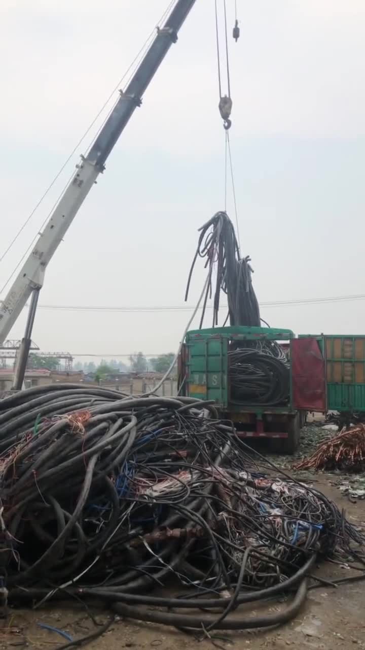 大吊车真厉害,这么长的电缆,都能轻松吊起!