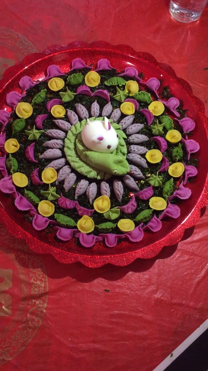 朋友的女儿要出嫁了,带给男方的蛇盘兔,你见过吗?