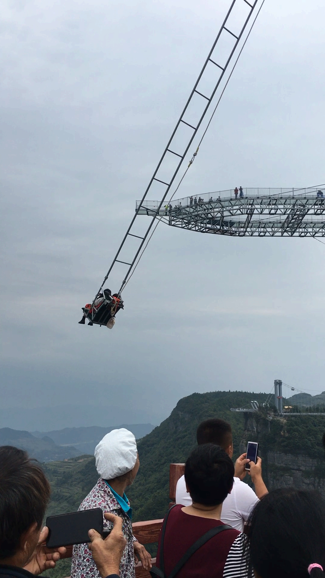 石阡仙人街玻璃栈道图片