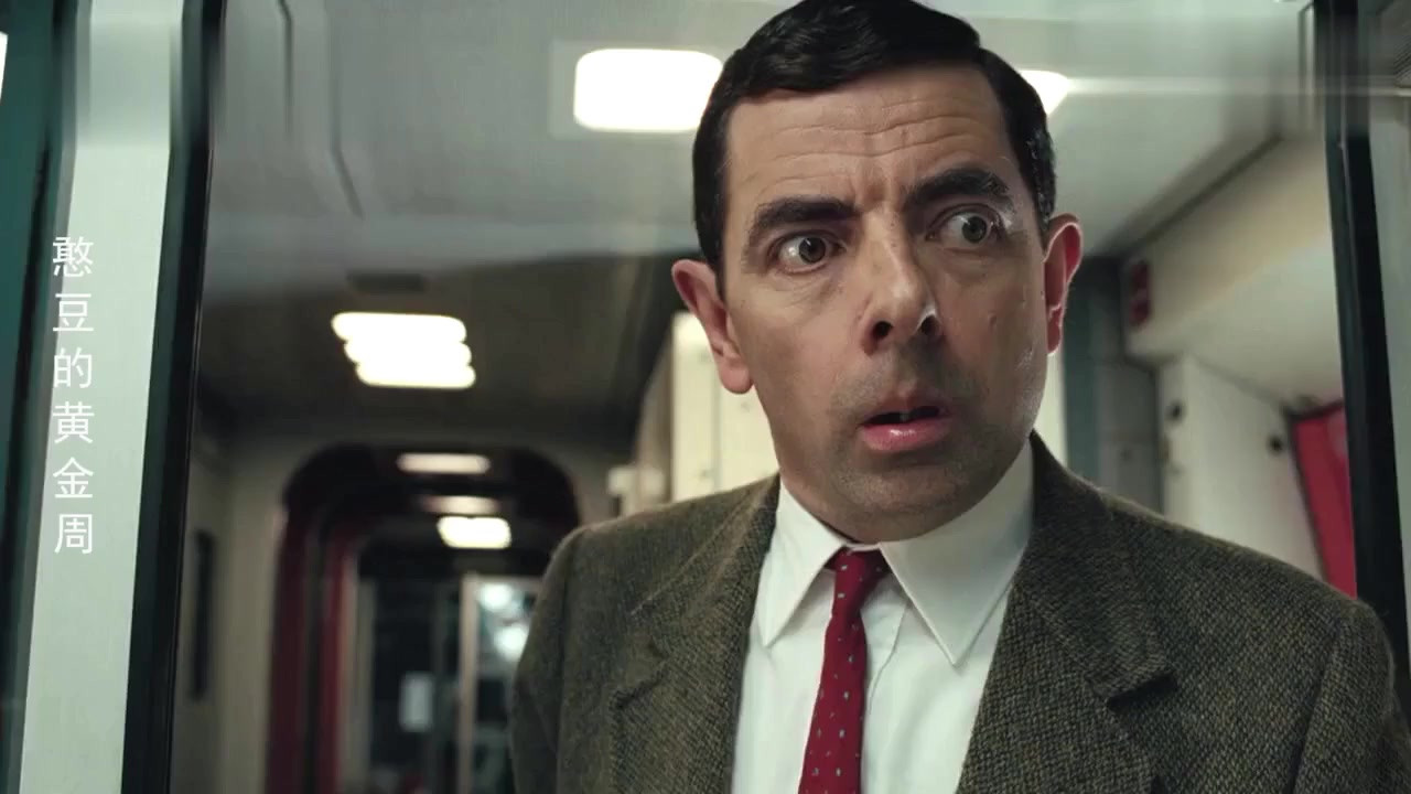 路人赶车,谁知憨豆先生还要人家帮忙录像,就这样错过了火车!