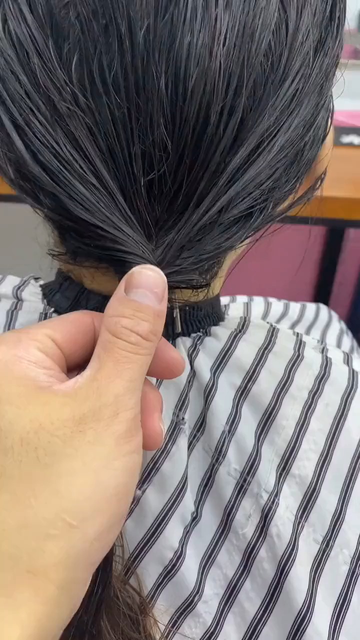 头发掉的只有一厘米了,这样的长度舍不得剪,只能不烫