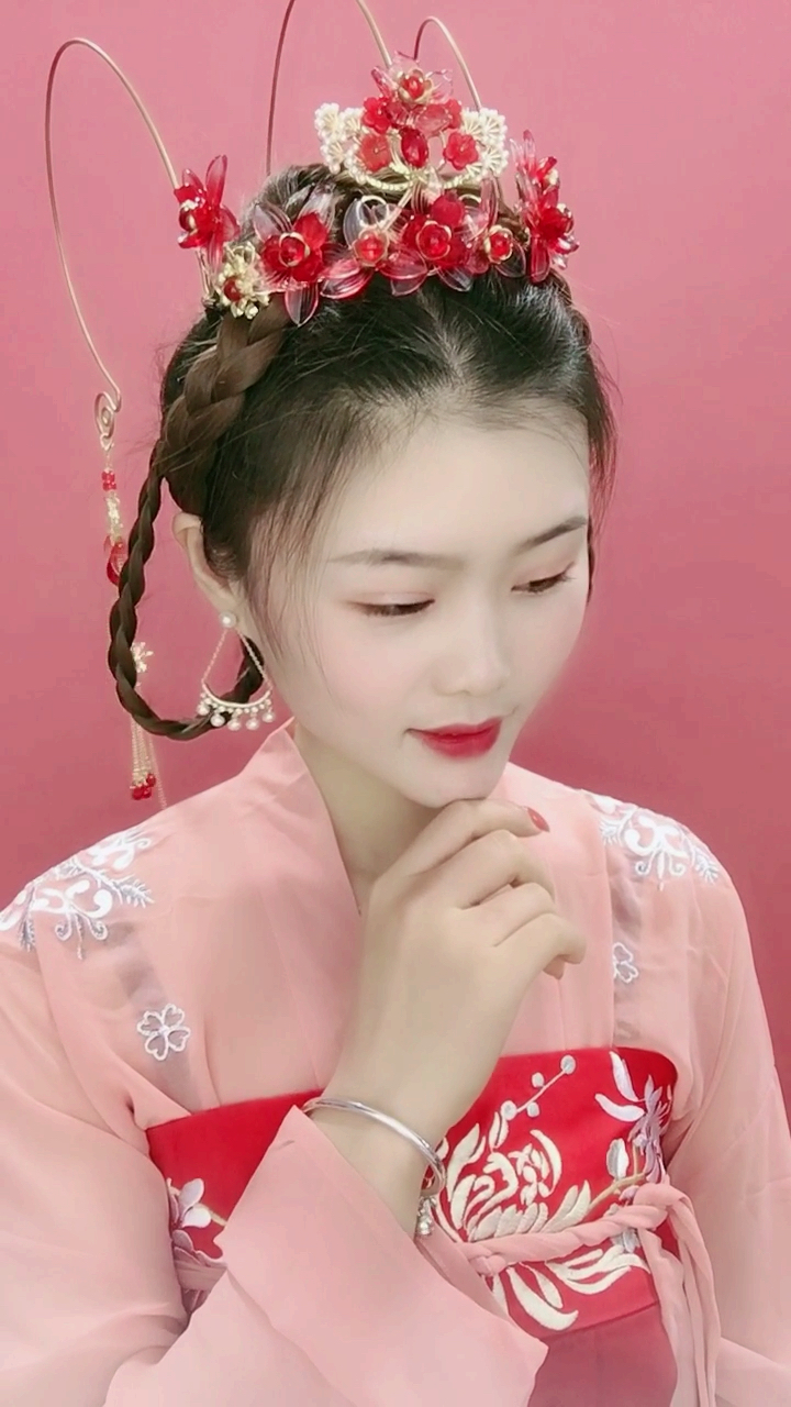 超简单带发冠汉服发型