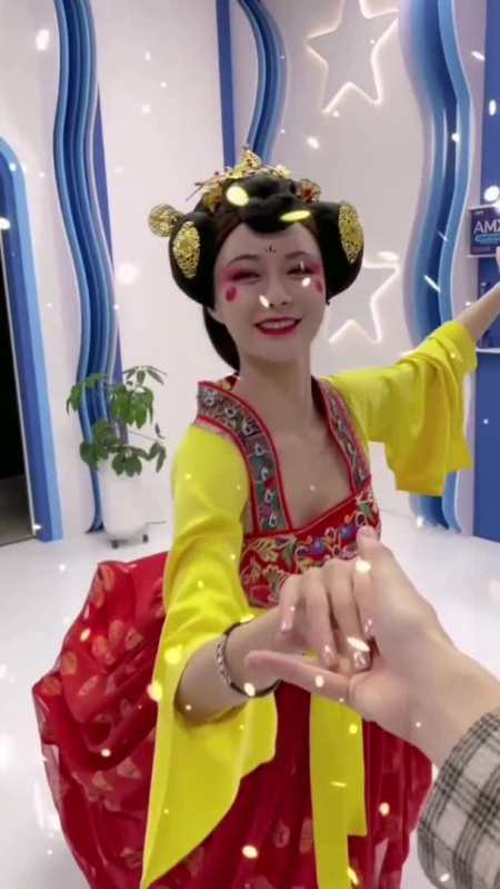 沈梦辰模仿不倒翁女孩,这是牵的杜海涛的手吗