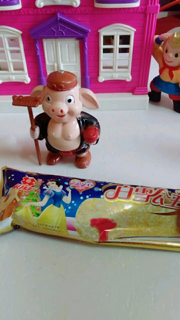 八戒吃白雪公主雪糕上