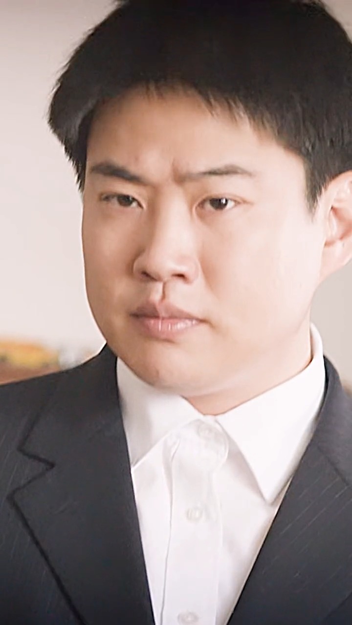 影视剪辑#这是要去约会的正峰欧巴,帮忙选一件好看的衣服吧!