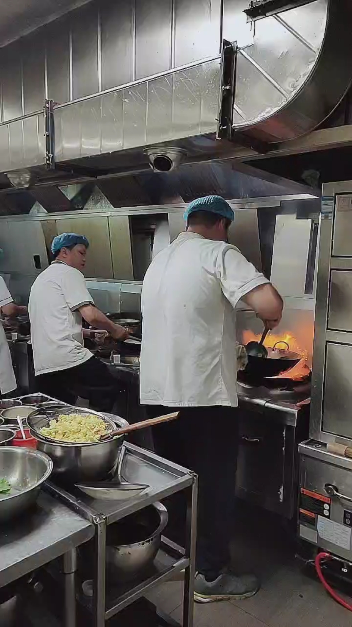 记录我们的后厨生活#200多斤的厨师炒菜就是带劲.
