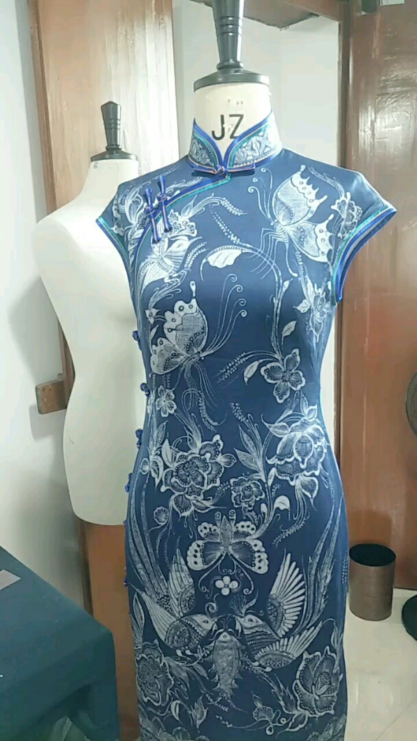 最爱之城#四十姆米蜡染真丝旗袍.