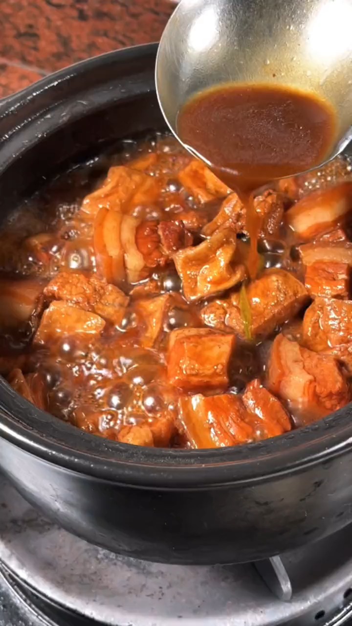 美食#豆腐泡红烧肉,做给家人吃,真的很下饭-度小视