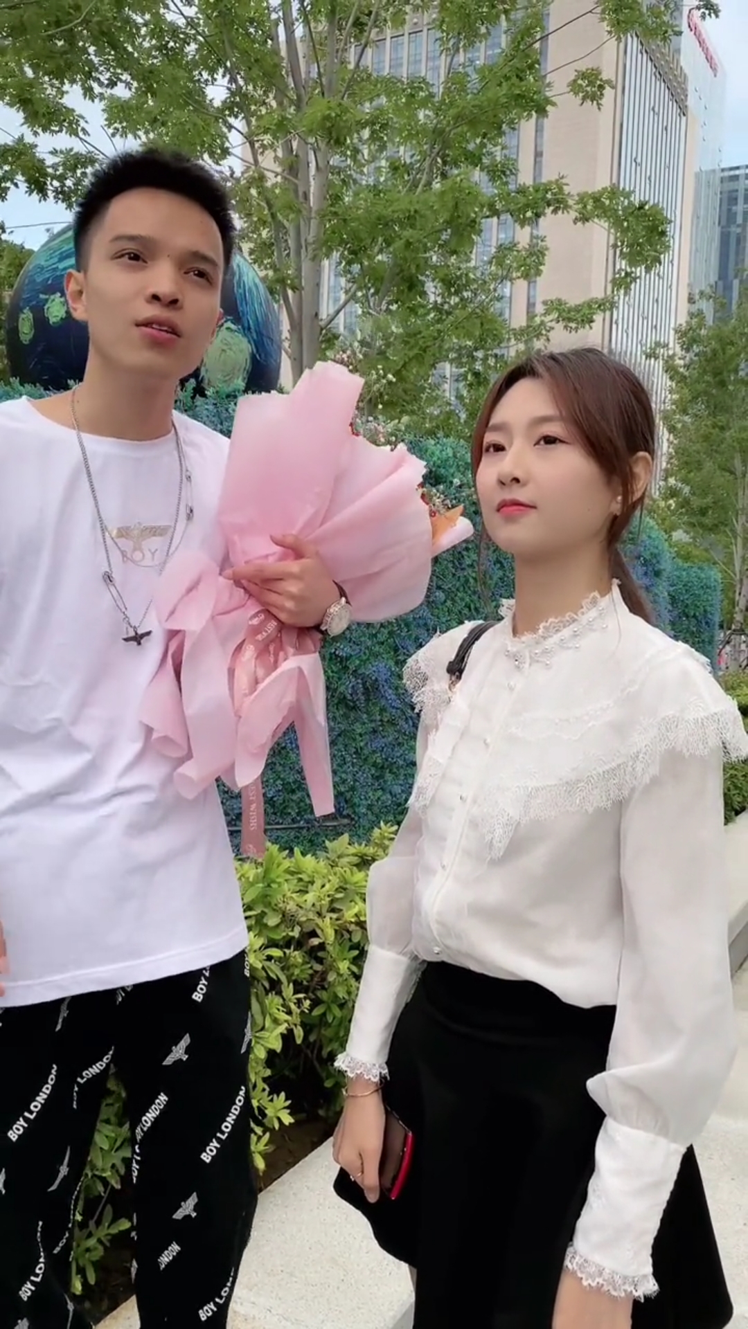 三哥和朱莉.太美了封面