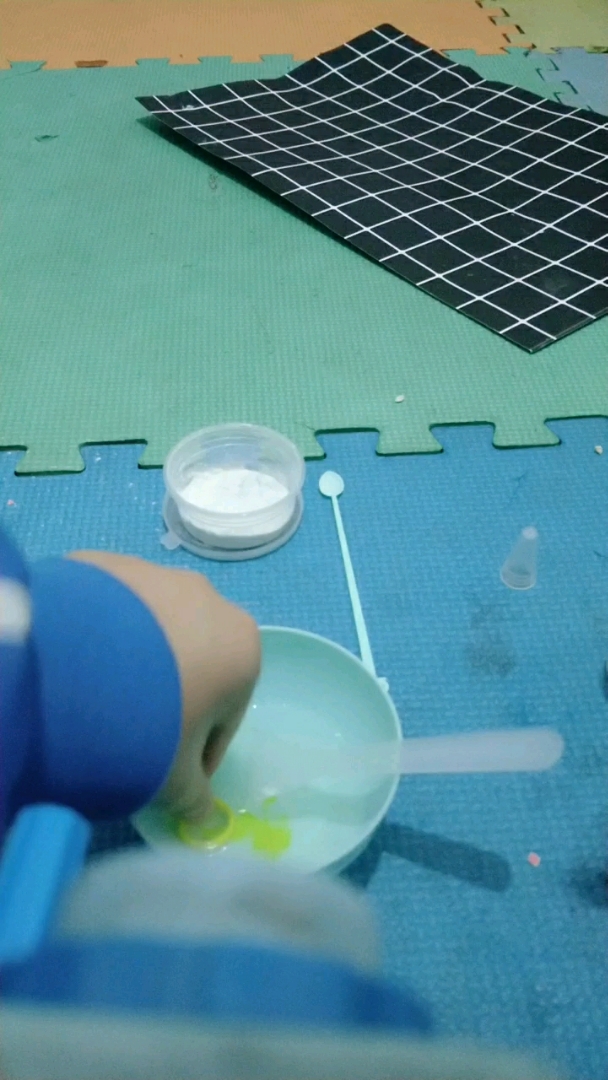 瓜尔胶假水制作过程.