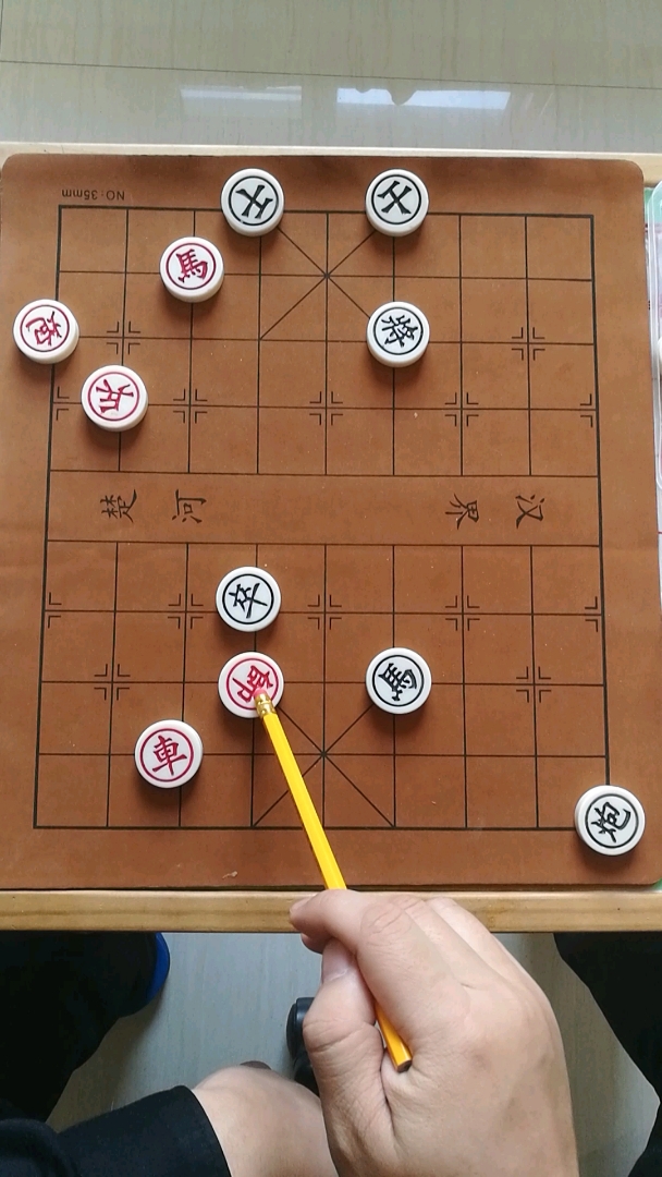 有人能赢了我吗?可否说出走棋思路.