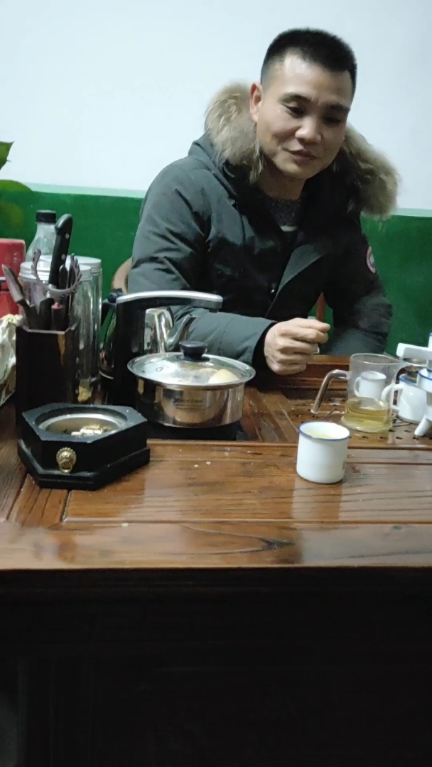 在亲戚公司里喝茶