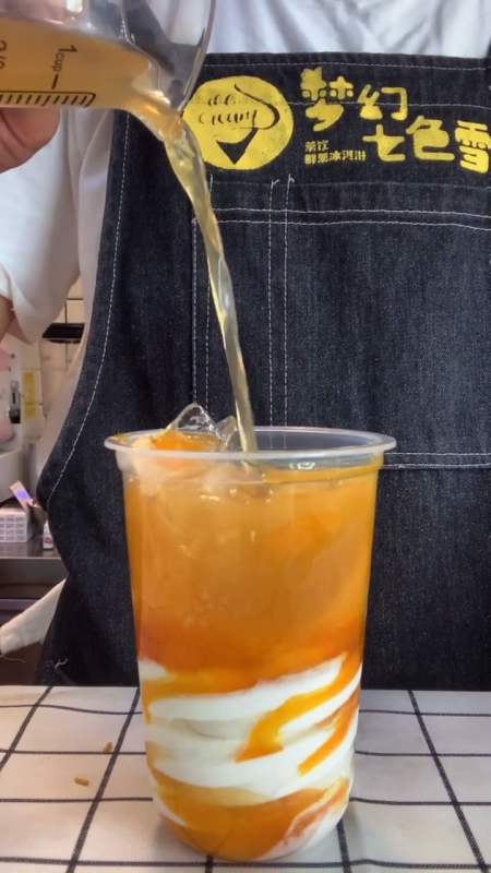 饮品#芒果摇摇奶昔,送给你们-全民小视频