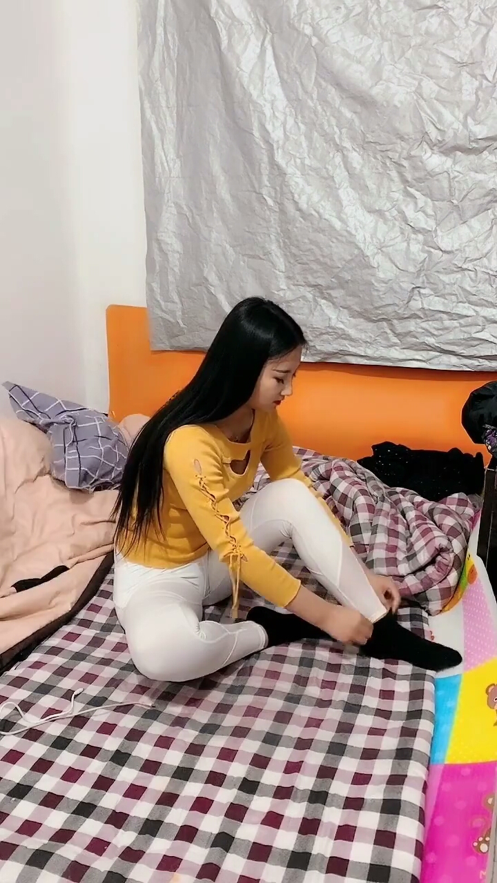 起床了,穿衣服