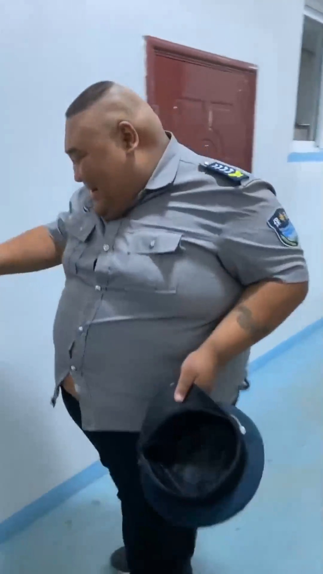 明星娱乐#花絮:胖子保安去汗蒸房干什么这是要减肥了吗