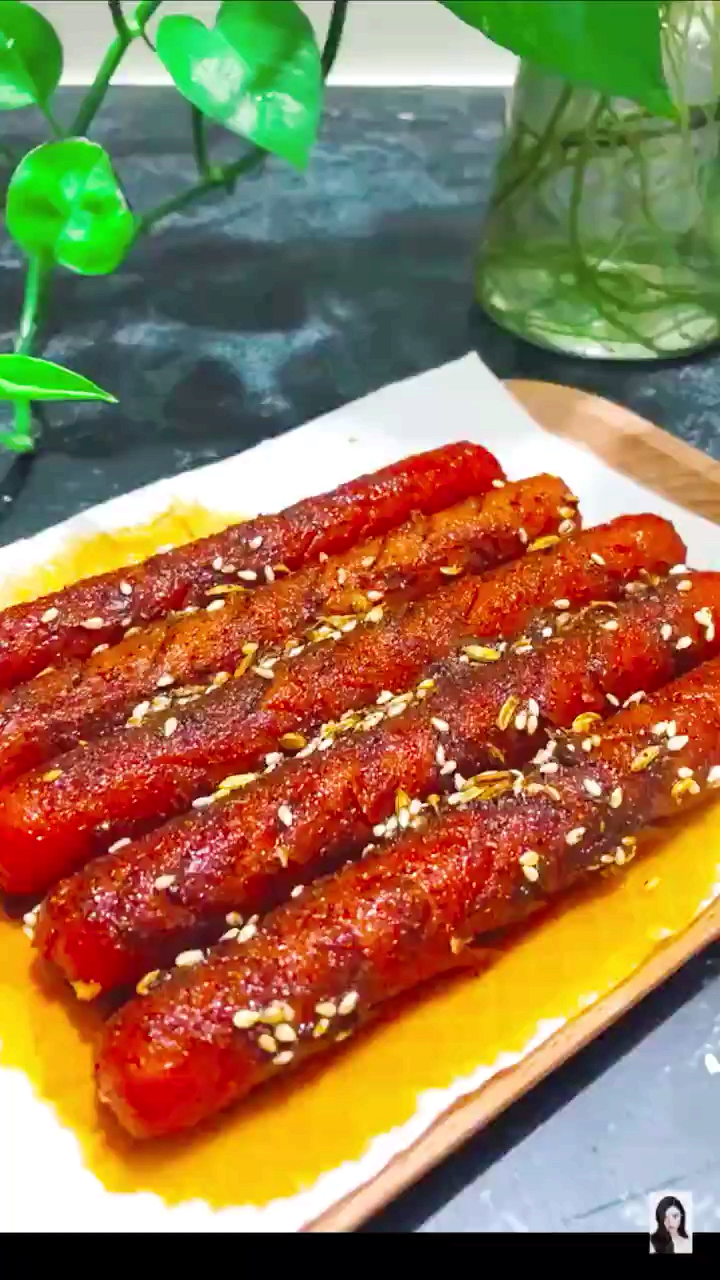 万物皆可涮#儿时的回忆,麻辣火腿肠,大人小孩都爱吃