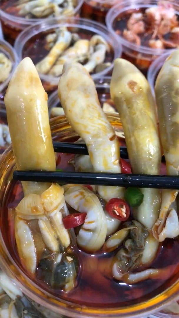 香辣称王肉一罐500克有一次能吃一罐的朋友吗?