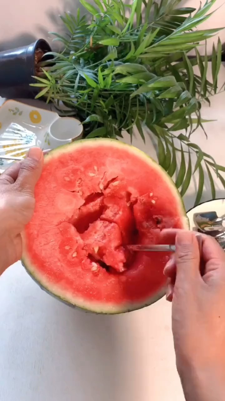 好物推荐#这个铁锹勺子真的太好用了,夏天用它吃西瓜或者吃饭都可以