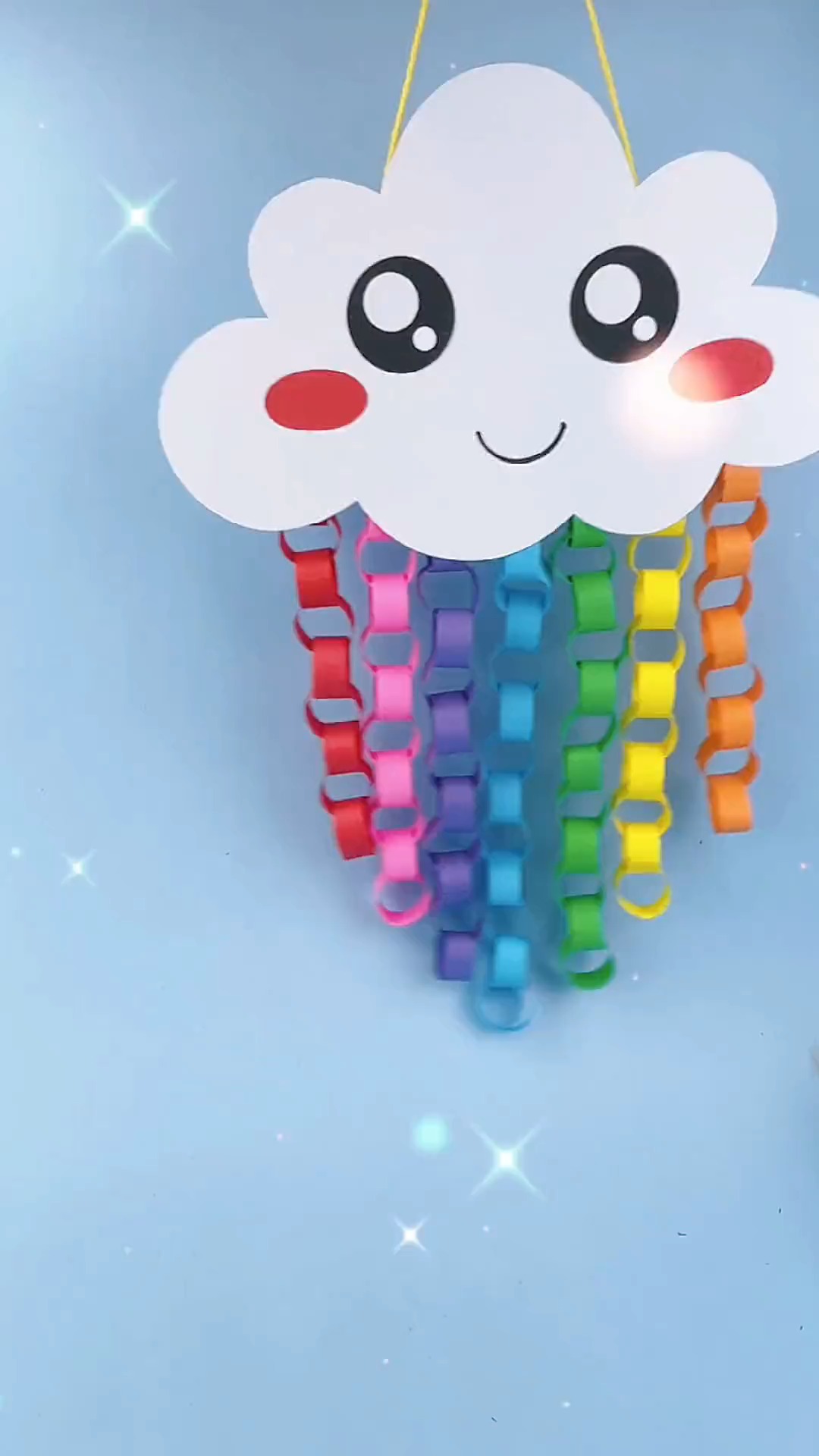 手工制作用卡纸和彩色纸做漂亮的彩虹云朵挂件