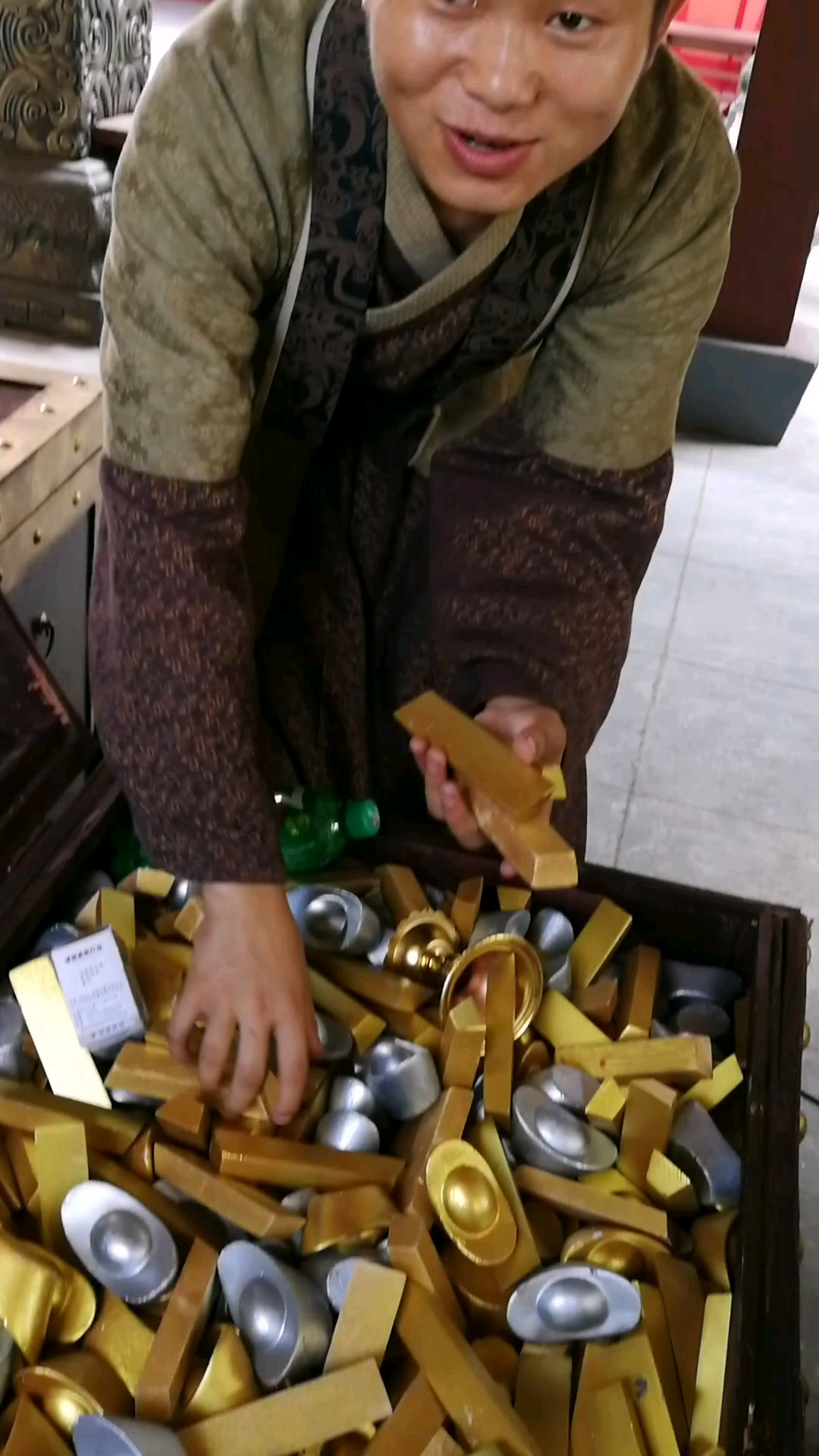 皇上赏赐我的金银财宝,这下可发财了,简直是人生赢家啊,可以迎娶白我